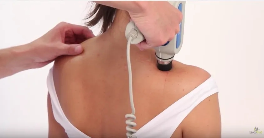 Napięty mięsień czworoboczny objawy: Jak rozpoznać ból i dyskomfort Napięty mięsień czworoboczny objawy: Jak rozpoznać ból i dyskomfort